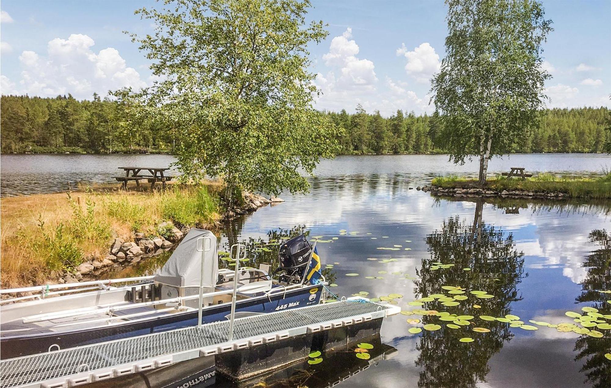 Awesome Home In Lenhovda With Wifi 外观 照片